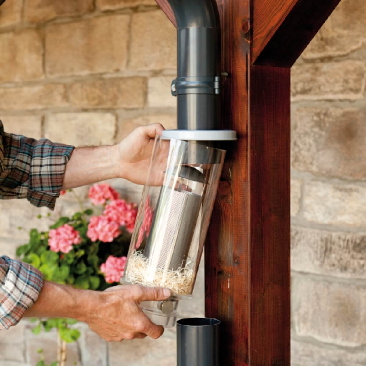 Fallrohrfilter Huss für Regentonnen Einbau